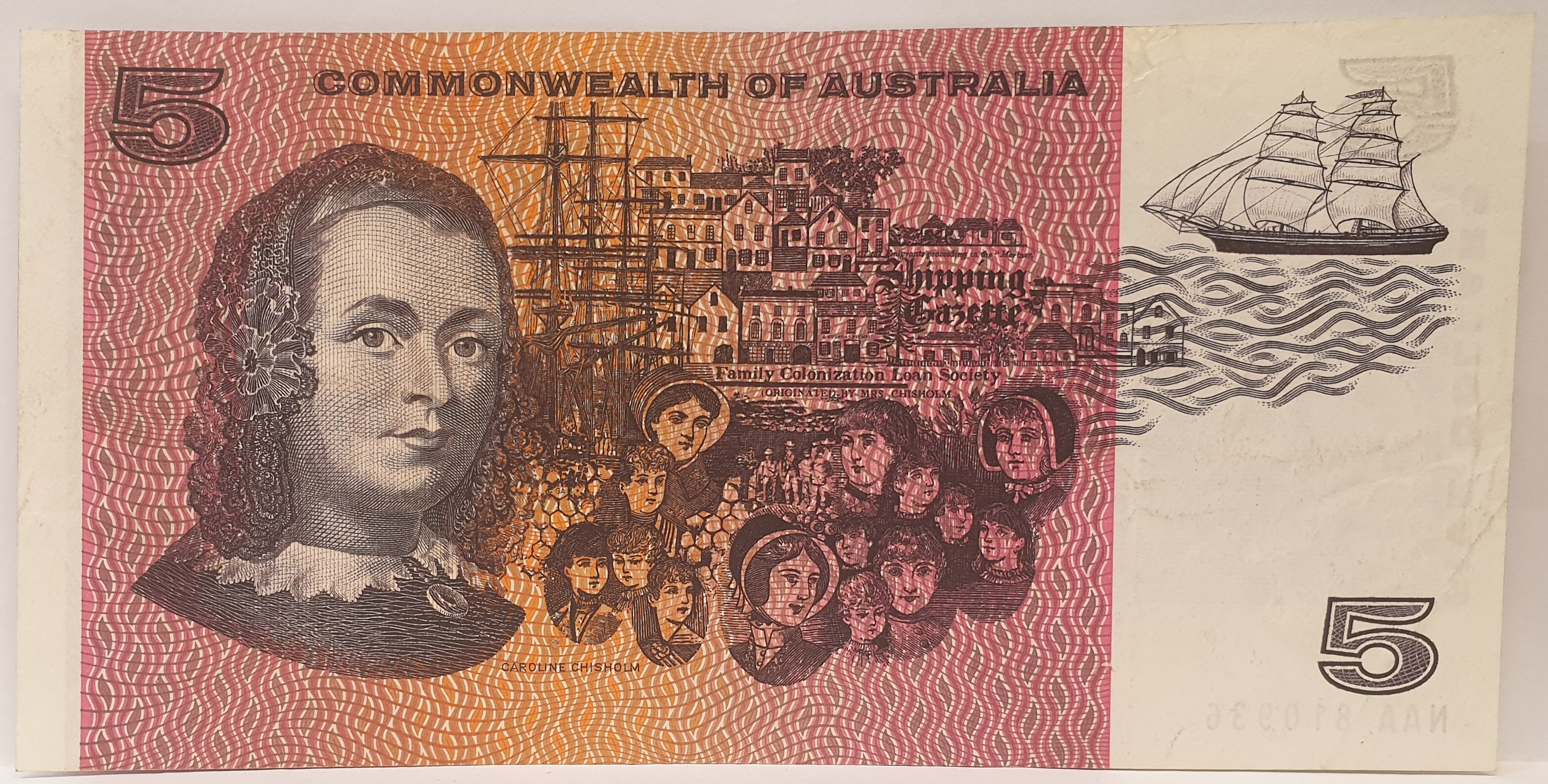 AUSTRALIA 1967 . FIVE DOLLARS BANKNOTE . FIRST PREFIX . MINOR INK TRANSFER
