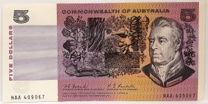 AUSTRALIA 1967 . FIVE 5 DOLLAR BANKNOTE . COOMBS/RANDALL . FIRST PREFIX NAA