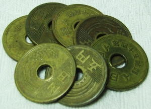 JAPAN 1960 - 1989 . FIVE 5 YEN . BRASS COINS