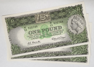 AUSTRALIA 1961 . ONE 1 POUND BANKNOTE . CONSECUTIVE TRIO . COOMBS/ WILSON