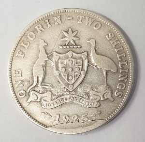 AUSTRALIA 1925 . FLORIN . ERROR / VARIETY . DOT BEHIND EMU . BLOB / CRACK IN DATE