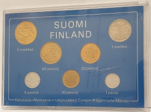 FINLAND 1978 . MINT SET . IN PERSPEX CASE . UNCIRCULATED