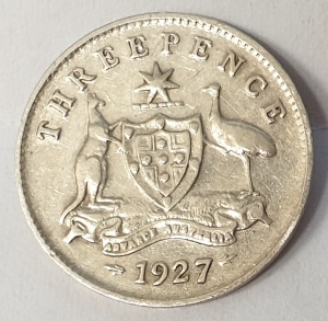 AUSTRALIA 1927 . THREEPENCE . VARIETY . DOT IN A FEW AREAS ON OBVERSE