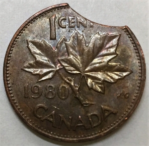 CANADA 1980 . ONE 1 CENT COIN . ERROR . CLIPPED PLANCHET